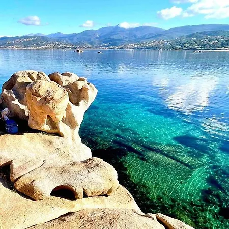 Proche Ajaccio Et Exclusive 2 A 10 Voyageurs *